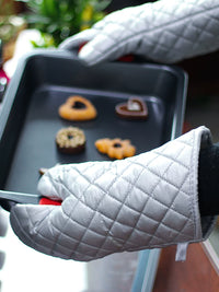 Heat Resistant Oven Mitts, Thickened Silver Cotton Baking Gloves for Microwave and Oven, 2-Pack