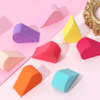 Petal-Shaped Triangle Makeup Sponge for Liquid Foundation & BB Cream, Wet/Dry Use, Soft & Easy Application