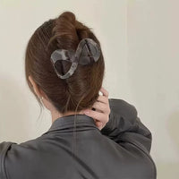 Vintage Figure-8 Flat Hair Claw Clip for Women, Large Back-of-Head Hairpin Duckbill Clip, All-Season Hair Accessory