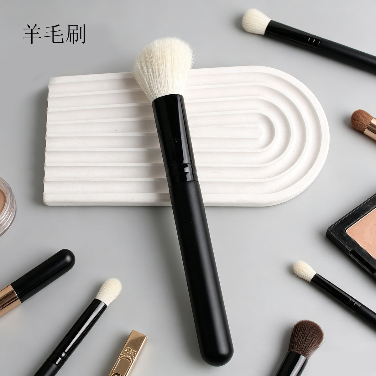 Portable Soft Bristle Wooden Handle Makeup Brush for Foundation, Concealer, Blush, and Eye Shadow