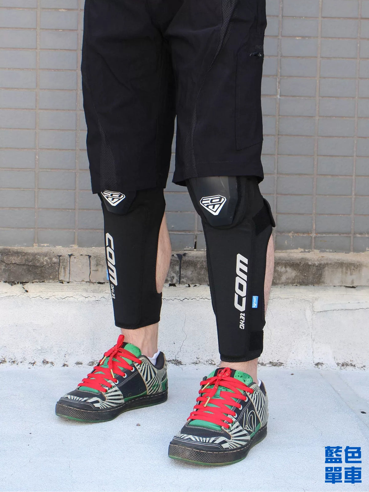 COM Downhill BMX Mountain Bike Hard Shell Knee Pads for Cycling