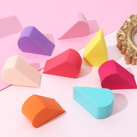 Petal-Shaped Triangle Makeup Sponge for Liquid Foundation & BB Cream, Wet/Dry Use, Soft & Easy Application
