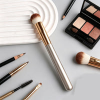 Portable Soft Bristle Wooden Handle Makeup Brush for Foundation, Concealer, Blush, and Eye Shadow