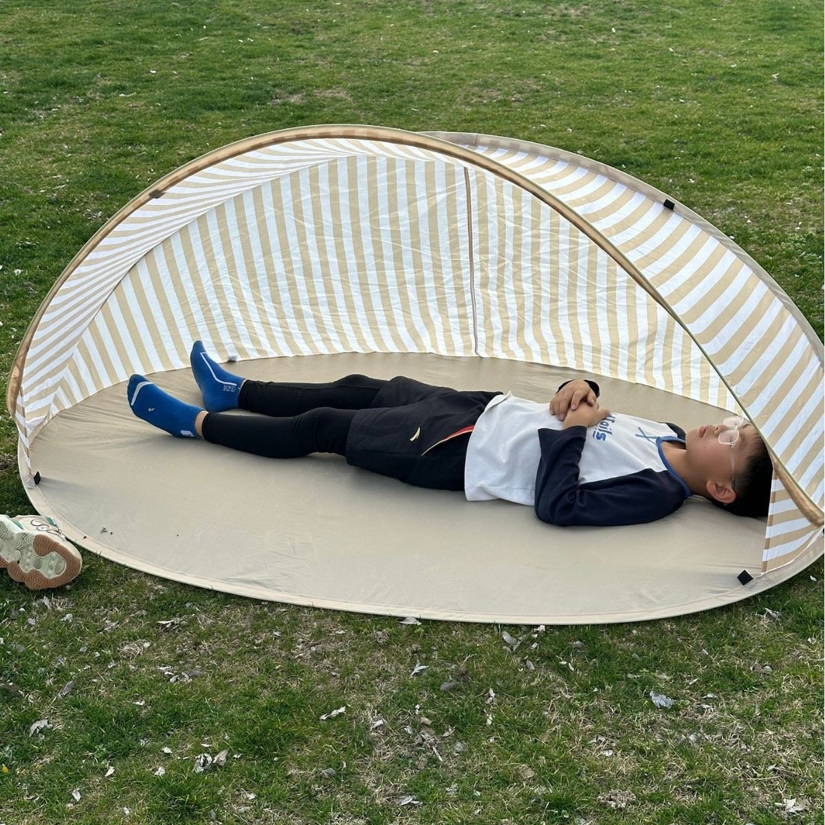 Pop-Up Beach Tent Sun Shelter, Portable UV Protection Canopy for Outdoor Activities