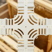 Queen Bee Enclosure Secure Door Cross Shaped Queen Enclosure Long-Lasting