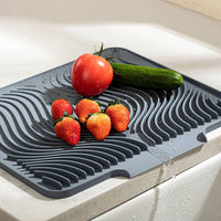 Heat Resistant Sloped Draining Tray Easy to Clean Silicone Dish Drying Mat Multi-Purpose Kitchen Counter Draining Pad for Bar