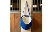 Reinforced Seams Horse Stable Pail Bag Wide Shoulder Strap Hanging Pail Bag Front Pocket Horse Grooming Tote Top Opening