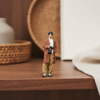 Collectible Gift Travel Photography Doll Set Layout Prop 1:64 Scale Doll Set Painted Finish Mini Travel Photo Figures Vivid Pose for Collectors, Model Hobbyists, Display, Scene Display, Desk Decor