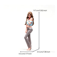 1/18 Scale Female Figurine Realistic Resin Miniature Expressive 1/18 Scale Female Figurine with Cropped Pants for Hobbyists
