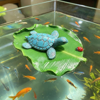 Buoyant Turtle Ornament Resin Turtle on Leaf Weather-Resistant Water Landscape Decoration for Pond Owners, Swimming Pool