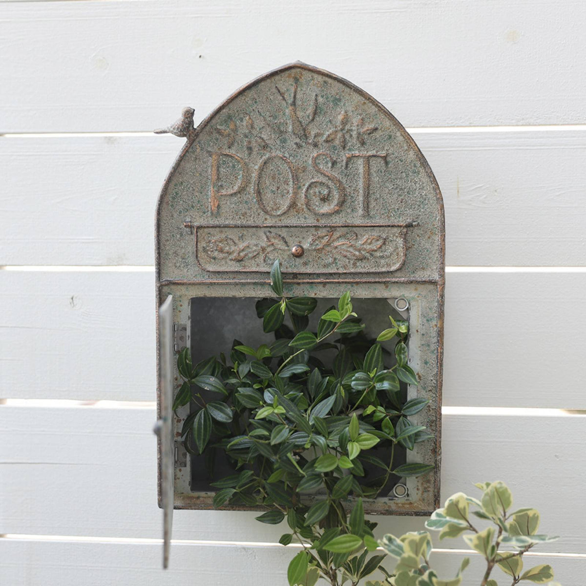 Retro Iron Mailbox Distressed Finish Vintage Design Mailbox Decorative Garden Letter Receptacle Event Card Collection