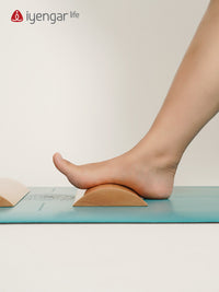 矫形木垫实木瑜伽辅具弧垫足弓扁平足理疗木砖辅助垫Iyengar Life