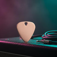 Long-Lasting Zinc Alloy Guitar Pick Mirror Finish Metal Guitar Pick Polished Edges Polished Metal Plectrum Resistant for Electric Guitarists, Bassists, Musicians, Live Performance, Studio Recording