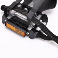 Nylon Straps Exercise Bike Pedals Textured Grip Surface Toe Strap Pedals Metal Body Toe Clip Pedal Curved Guard