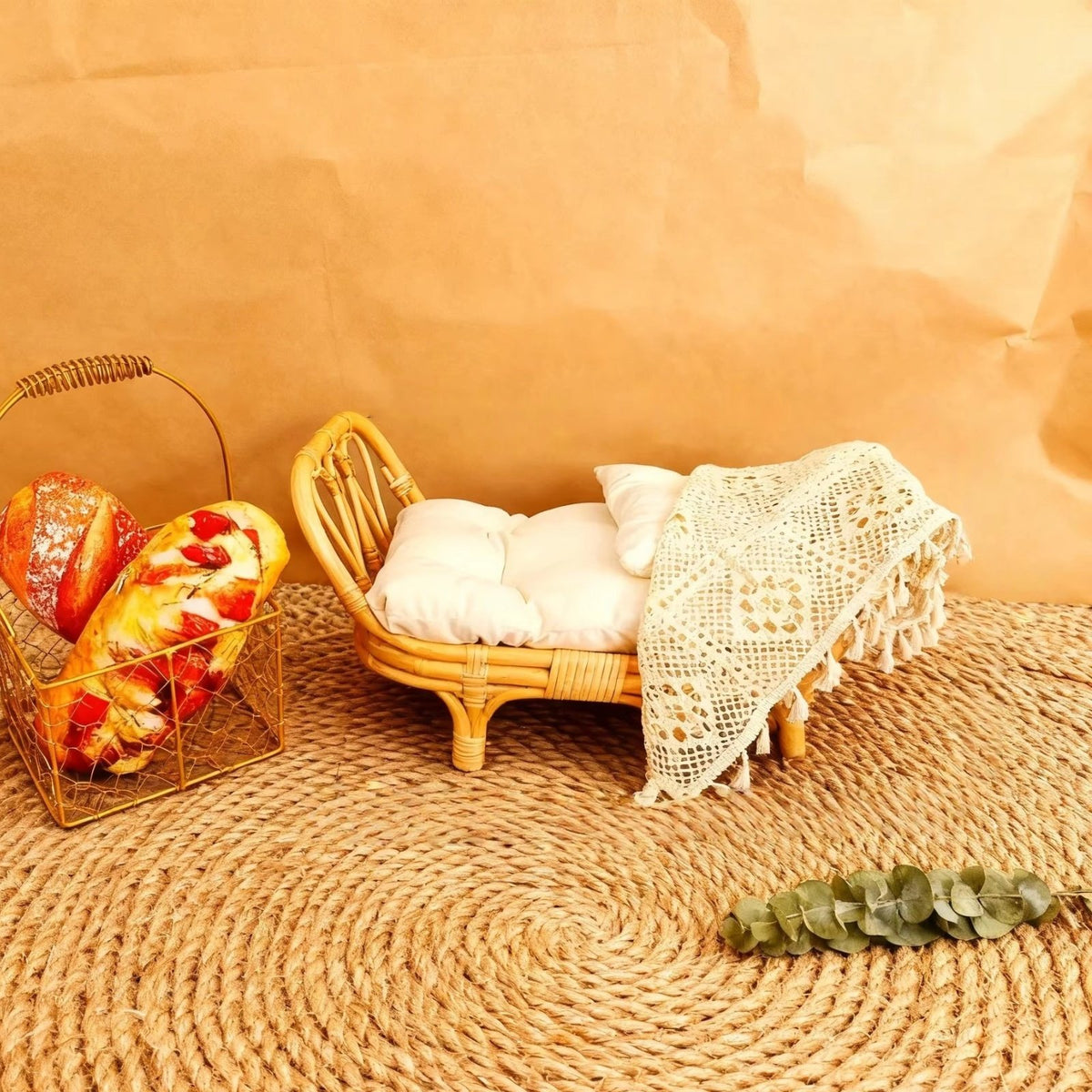 Rattan Newborn Bed Lightweight & Portable Rattan Posing Basket Artisan-Made Woven Newborn Basket Vintage Design for Photographers, Studio Sessions