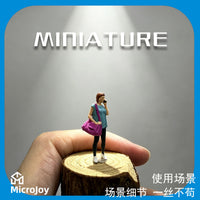 1/64微缩仿真人偶模型树脂涂装成品小人大背包打电话女玩具摆件