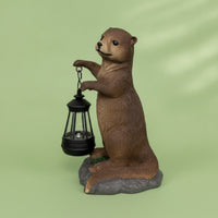 Outdoor Otter Figurine with Lantern Resin Otter Statue with Lantern Weather-Resistant Solar Garden Statue Waterproof for Gardeners, Nature Lovers, Patio, Flower Bed, Walkway
