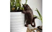 Climbing Cat Figurine Playful Design Climbing Cat Statue 3D Detailed Craft Flower Pot for Gardeners, Balcony, Patio, Bookshelf