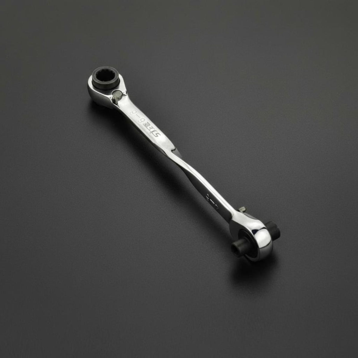 Bidirectional ratchet wrench for cars