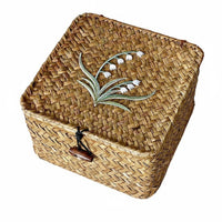 Includes Lid Lidded Wicker Basket Traditional and design Woven Case with Toggle Clasp Handwoven Design Storage Box Decorative for Gift Givers, Home Decorators, Desktop, Living Room, Bedroom, Bathroom