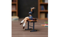 1:64 Girl Figurine High Fine Workmanship Painted Resin Figurine Detailed Finish