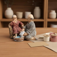 Loving Old Couple Sculpture Anniversary Gift Elderly Couple Figurine for Couples