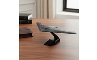 Retractable Landing Gear B-2 Phantom Stealth Aircraft Model Highly Detailed 1:200 B-2 Aircraft Model Aircraft Model for Collectors, Aviation Enthusiasts History Buffs, Desk Decoration, Office, Bookshelf
