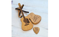 Guitar Plectrum Holder with Stand Engraved Guitar Pick Holder with Stand Compact Case for Instrumentalists, Desk