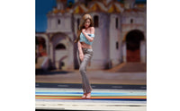 1/18 Scale Female Figurine Realistic Resin Miniature Expressive 1/18 Scale Female Figurine with Cropped Pants for Hobbyists