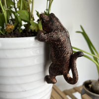 Climbing Cat Figurine Playful Design Climbing Cat Statue 3D Detailed Craft Flower Pot for Gardeners, Balcony, Patio, Bookshelf