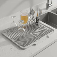 Heat Resistant Sloped Draining Tray Easy to Clean Silicone Dish Drying Mat Multi-Purpose Kitchen Counter Draining Pad for Bar