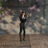 Photo Pose Girl Miniature Detailed Paint 1/24 Female Figurine Meticulous