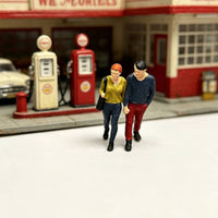 1:64 Miniature Couple Figurine Freestanding Resin Couple Statue Gift Idea Mini Resin Figurines for Desk