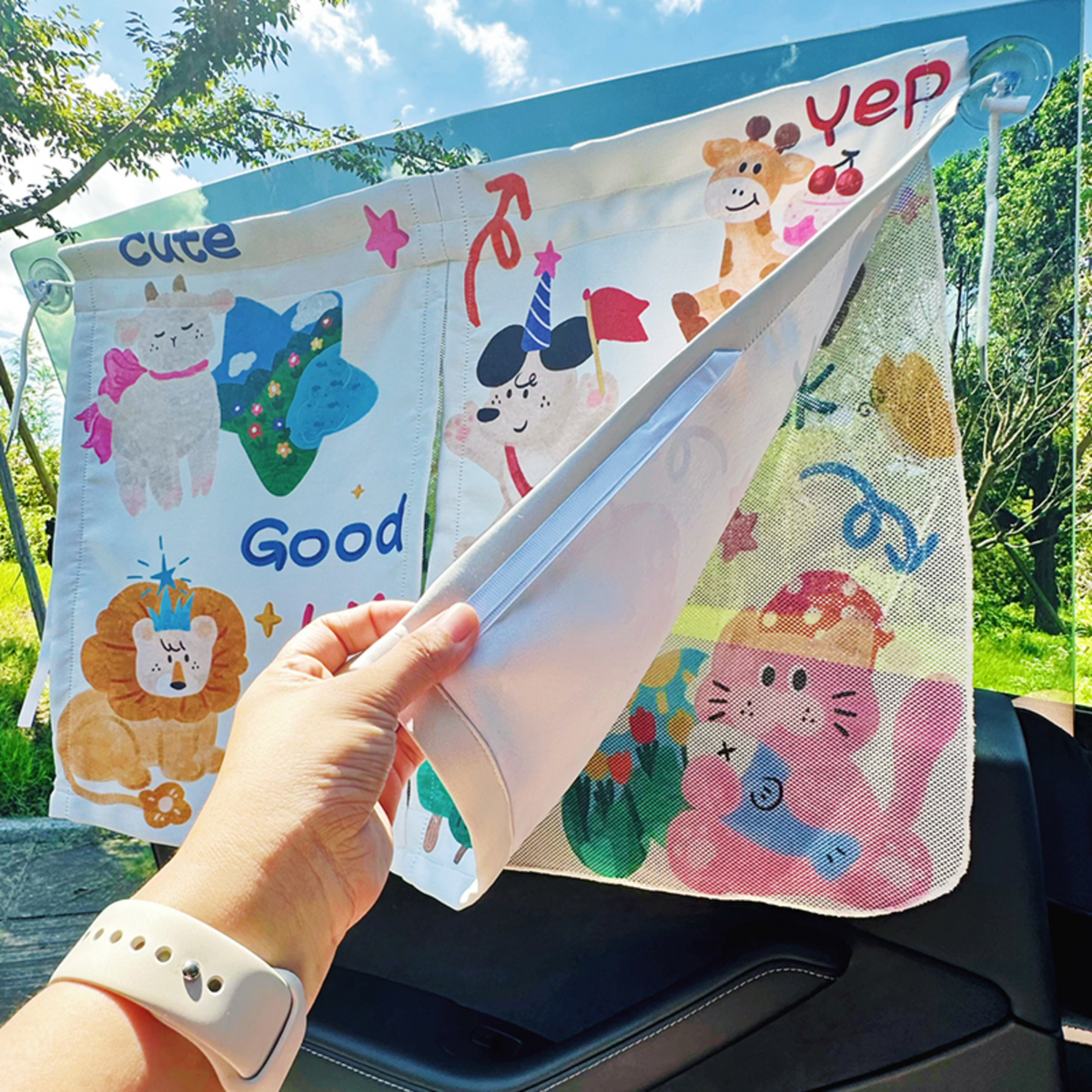 Car window sun and screen, retractable screen, sun protection, privacy, cartoon pattern, for babies and children, suction holder mount, universal fit