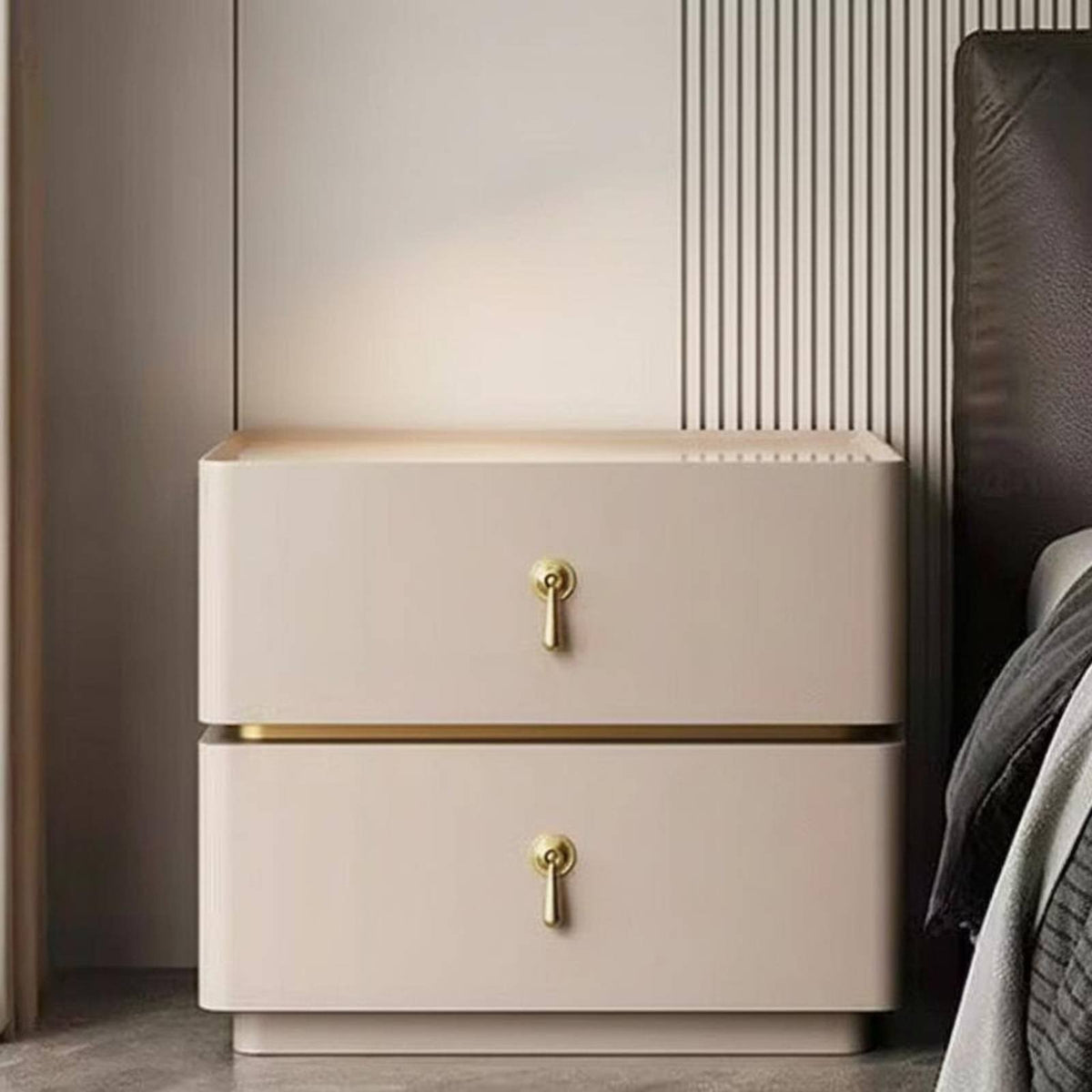 Light Luxury design 3-Drawer Bedside Table Modern Design 3-Drawer Chest Sturdy Construction Nightstand space-saving Size for Homeowners, Apartment Dwellers, Interior Decorators, Guest Room, Small Spaces, Hallway