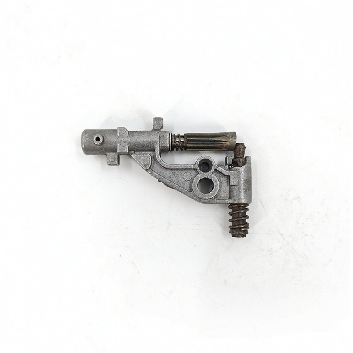 Oil Pump Assembly Sturdy Woodcutter Oil Pump Easy to Install Part for Amateur Fixers