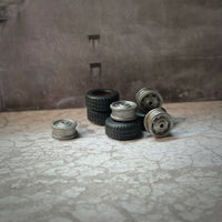 8 Pieces 1/64 Scale Rubber Tires with Metal Hubs Realistic Tire Model with Model Scene Use Detailed Automotive Scene Props Decorative for Collectors