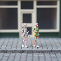 2 Pieces 1:64 Scale Female Figures Highly Detailed Resin Girl Figurines