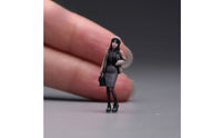 1/64 Scale Miniature Female Figurine Painted Resin Miniature Woman Figure Printed Color Desktop Ornament Figure Standing for Hobbyists, Collectors, Dioramas, City Setting Layouts, Model Displays