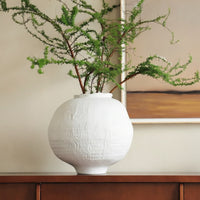 Wabi-Sabi Style White Round Vase for Flower Arrangements, Decorative Piece for Model Rooms, Homestays, Living Rooms, Dining Rooms, Entryways, Dried Fl