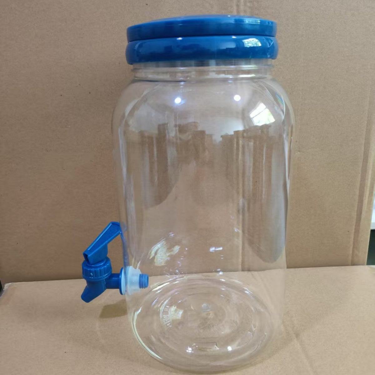 Transparent Body Plastic Beverage Jug with Tap Easy-Pour Spout Plastic Drink Dispenser Large Capacity for Campers, Camping, Picnics, Parties