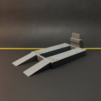 Industrial-Style Car Lift Diorama Model Low-Profile Car Lift Model Functional Display Ramp Realistic for Hobbyists
