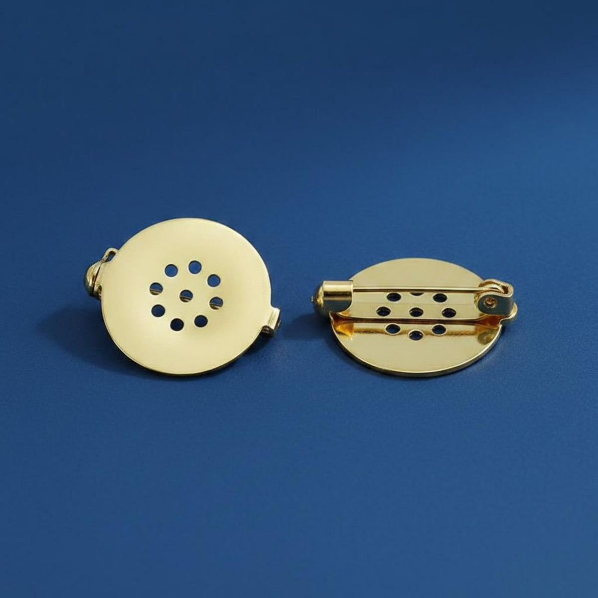 Rotating Lock Perforated Disc Brooch Base Fine Workmanship Round Sew-on Pin Back DIY Craft Multi-Hole Round Pin Tray for Crafters