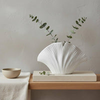 Shell Shaped Vase Solid Color Finish Modern Resin Vase Artistic Design