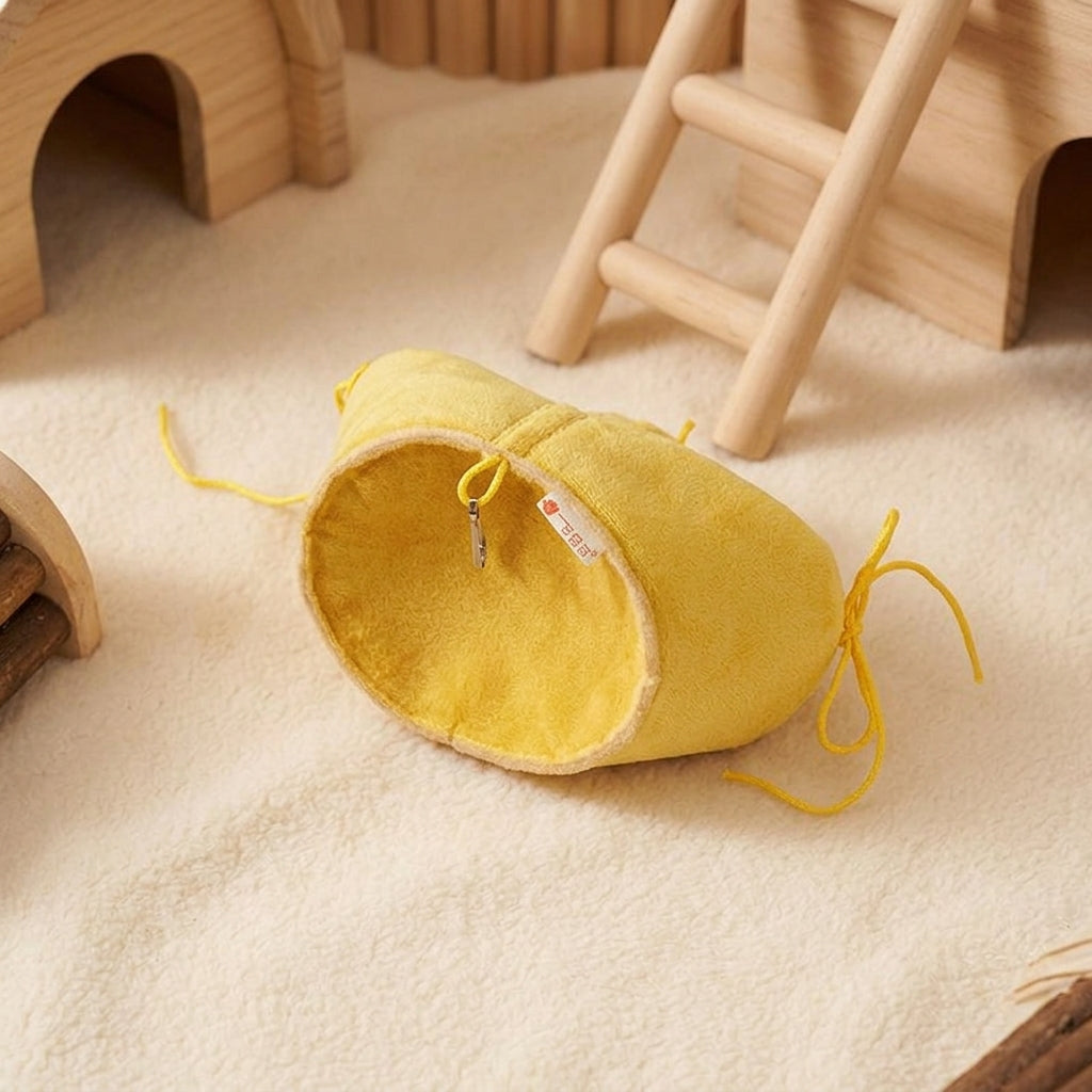 Gold Ingot Hamster Hide and Hamster Bed, Thermal Windproof Short Plush Winter Shelter, Hanging or Floor Standing Shelter, 19 x 14 x 10 cm