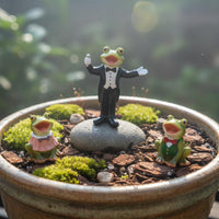 3 Pieces Frog Choir Statue Whimsical Design Vocalizing Frog Figurine Set Cute Animal Garden Ornament Decoration for Gardeners, Patio, Desktop