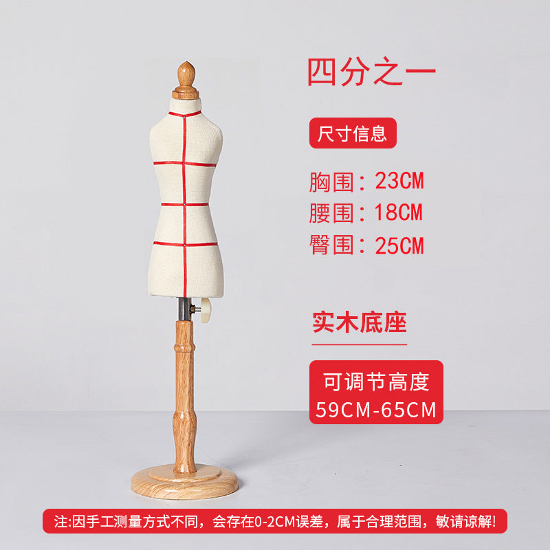 1-4 Scale / Female with Lines