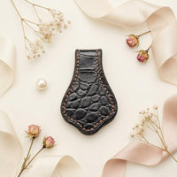 Contrast Stitching Leather Chalk Clip Cowhide Billiard Chalk Clip Petal-Shaped Sports Accessory Black