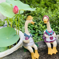 2 Pieces Duck Ornament Pair Dressed Ducks Seated Duck Couple Weather-Resistant