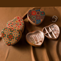 Soft Leather Jewelry Box with Heart Shape for Travel and Gifting